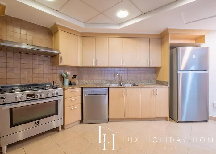 Lux - The Shoreline Penthouse Suite